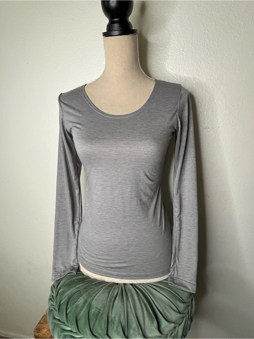 32 Degrees Women’s Scoop Neck Long Sleeve Tee in Light Gray